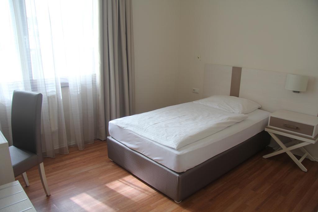 Hotel Centro Stuttgart Kültér fotó